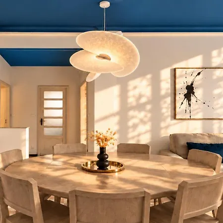 Design Deco Three Bedroom In Downtown