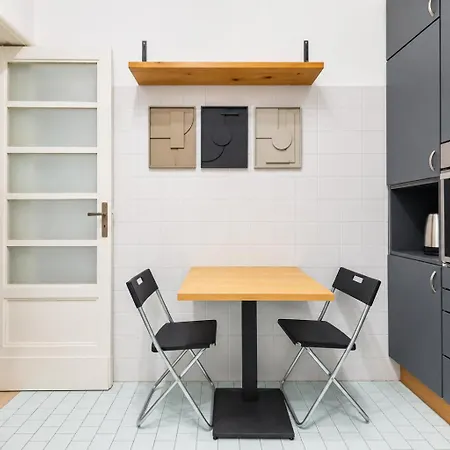 Design Deco Three Bedroom In Downtown